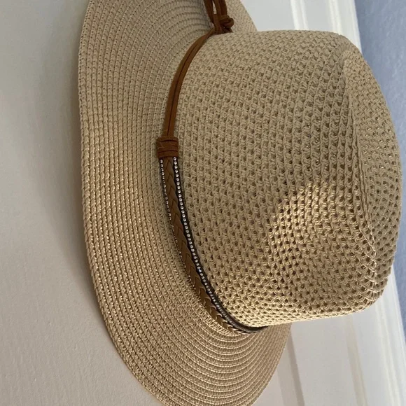 NWOT/ Stylish Tan Woven Cowgirl Hat - Picture 5 of 8